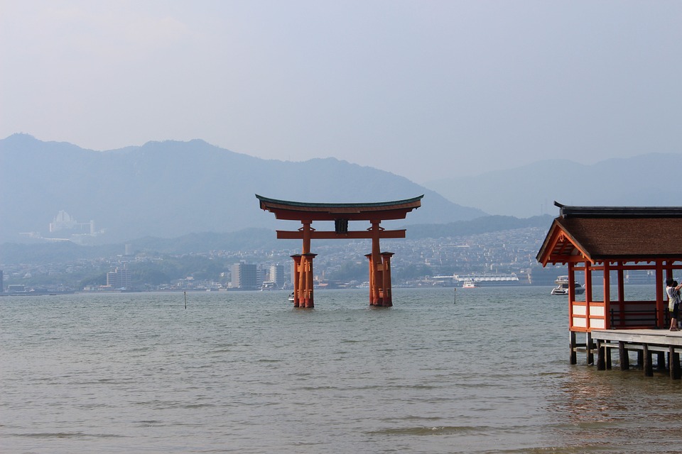 itsukushima-shinto-shrine-183361_960_720