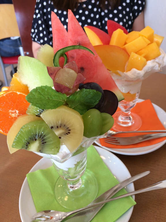 フルーツパフェ