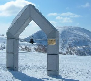 大阪gardenのサプライズプロポーズ 朝里岳山頂「ニイサの鐘」