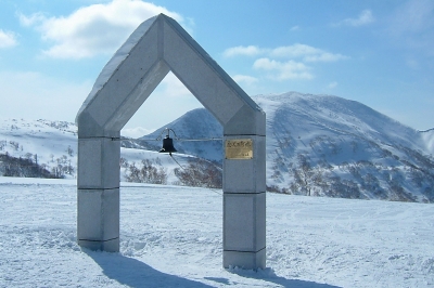 大阪のサプライズプロポーズ 朝里岳山頂「ニイサの鐘」