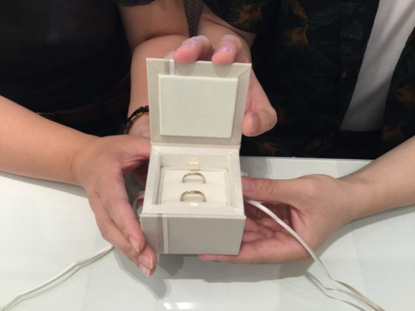 ガーデンオリジナルの婚約指輪とアムールアミュレットの結婚指輪
