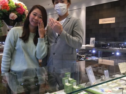 ロゼットの婚約指輪とラパージュの結婚指輪をご成約頂きました。(河内長野市)