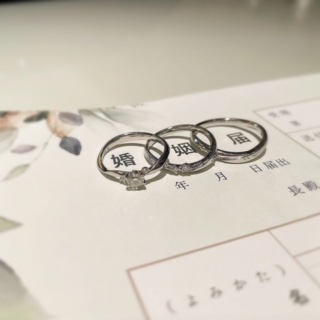 婚約指輪がセットで10万円の結婚指輪フェア特典のgardenオリジナル婚姻届け