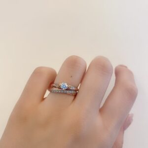 Lapage（ラパージュ）の結婚指輪と婚約指輪の重ね着け