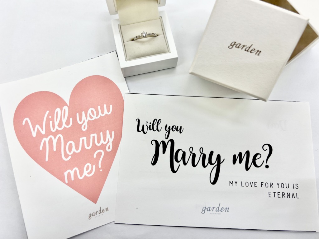 10万円以上の婚約指輪をご成約でプレゼントするサプライズボックスとメッセージカード
